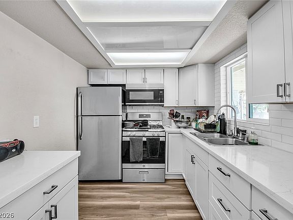 4th image of 1417 E Piper Ave