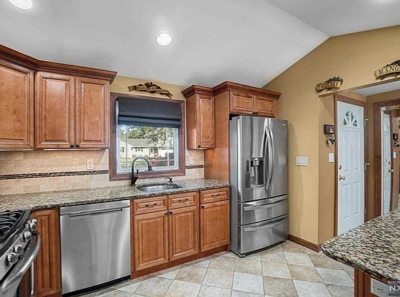 5th image of 157 Eagle Dr