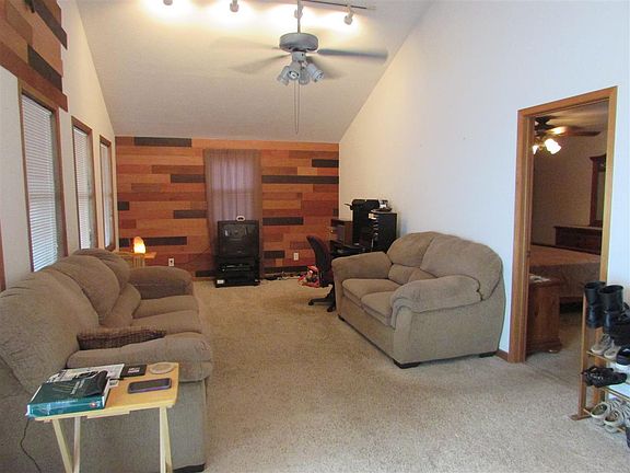 4th image of 231 Wilson Ave