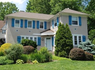 69 Hillcrest Ave, Larchmont, NY 10538