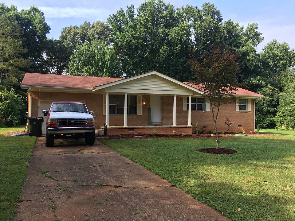 2nd image of 1008 Cardinal Ave