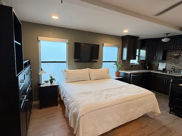 772 Meadowhawk Dr — Photo 1