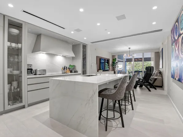 200 SE Mizner Blvd Unit 204, Boca Raton, FL 33432