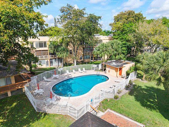 4th image of 8390 Lagos De Campo Boulevard