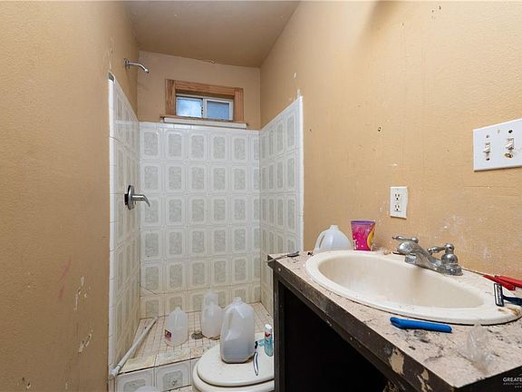 4th image of 719 W Longoria Dr