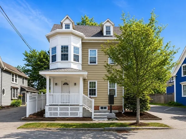 44 Charnock St, Beverly, MA 01915