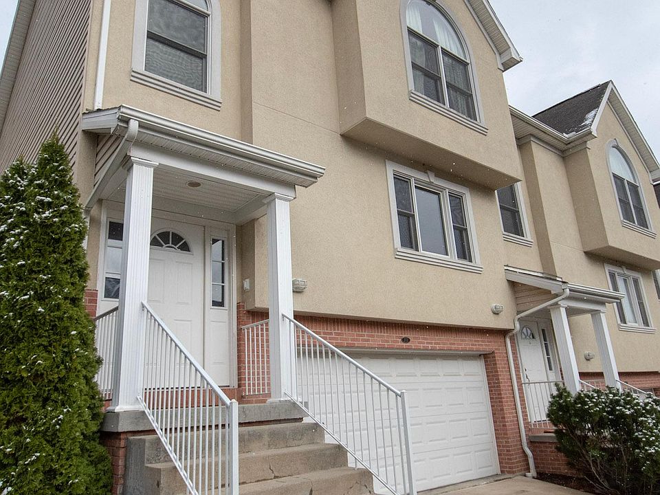 1st image of 272 Palisades Dr