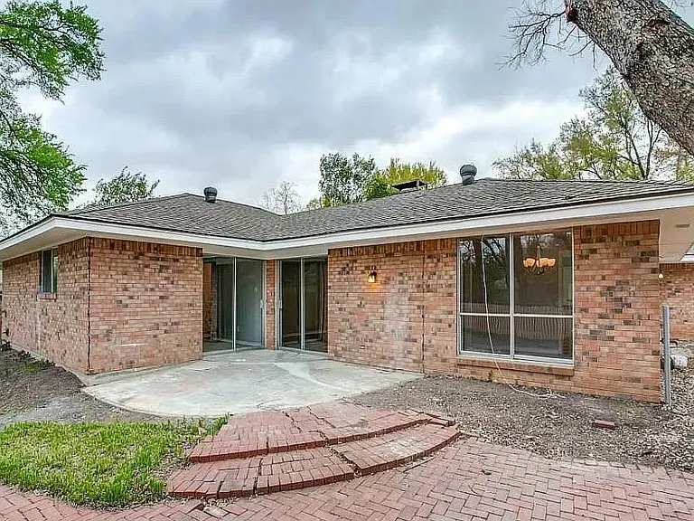 726 Cottonwood Cir — Photo 35
