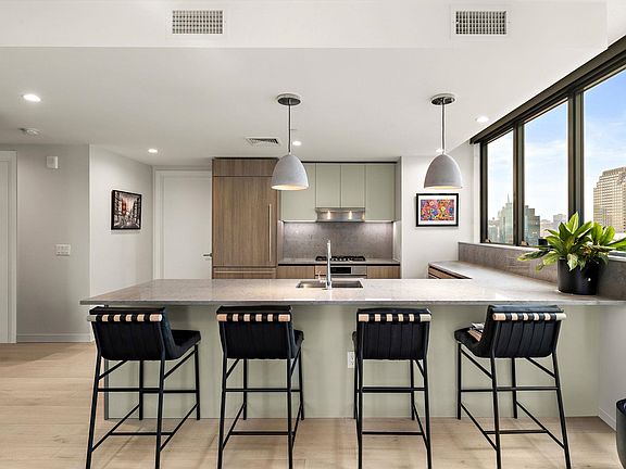 5th image of 155 Bay St Unit 2607