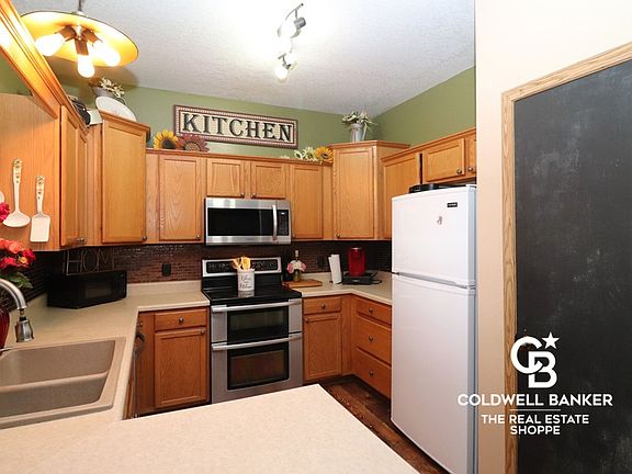 2nd image of 204 Sydnee Ln