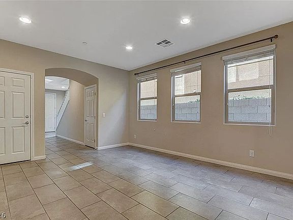 4th image of 2934 Caxton Grove Dr