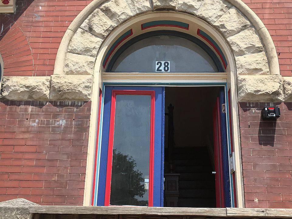 1st image of 28 E Franklin St #1