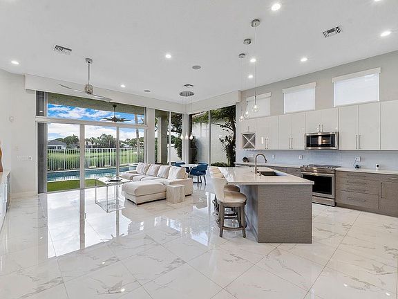 4th image of 7963 Villa D Este Way