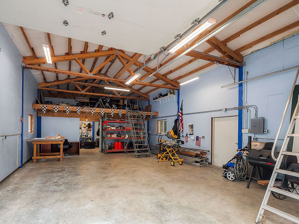 2nd image of 31722 NE 115th Pl