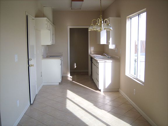 3rd image of 526 N Santa Venetia St