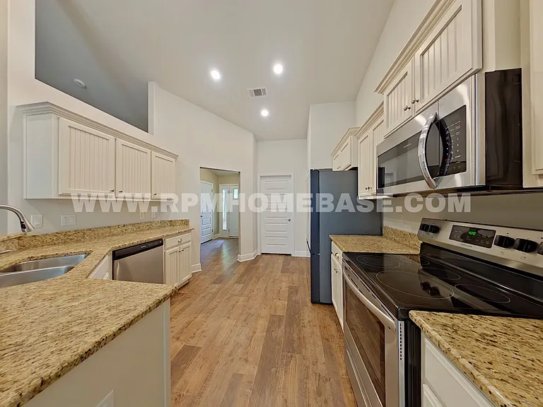 5820 Crestlake Dr — Photo 5