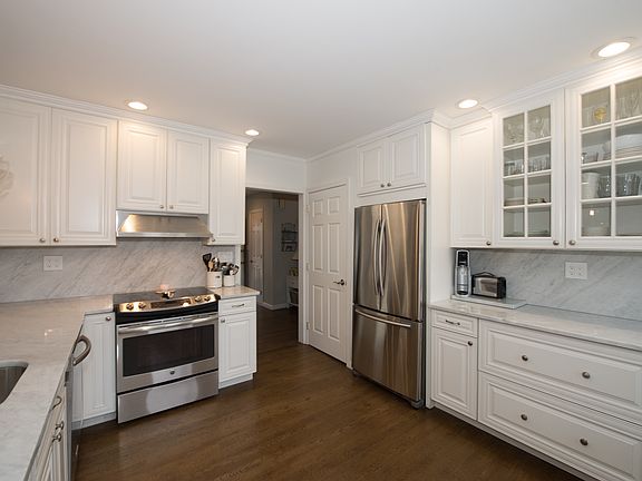 4th image of 55 Van Arsdale Pl