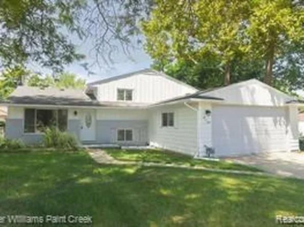 608 Provincetown Rd, Auburn Hills, MI 48326