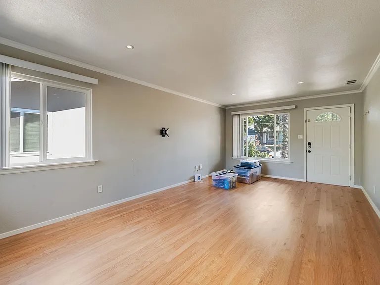 10158 De Soto Way — Photo 10