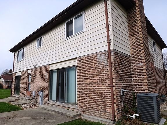 4th image of 3012 Bonnie Brae Cres