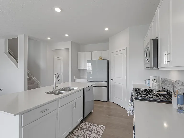 758 Leslie Dr — Photo 17