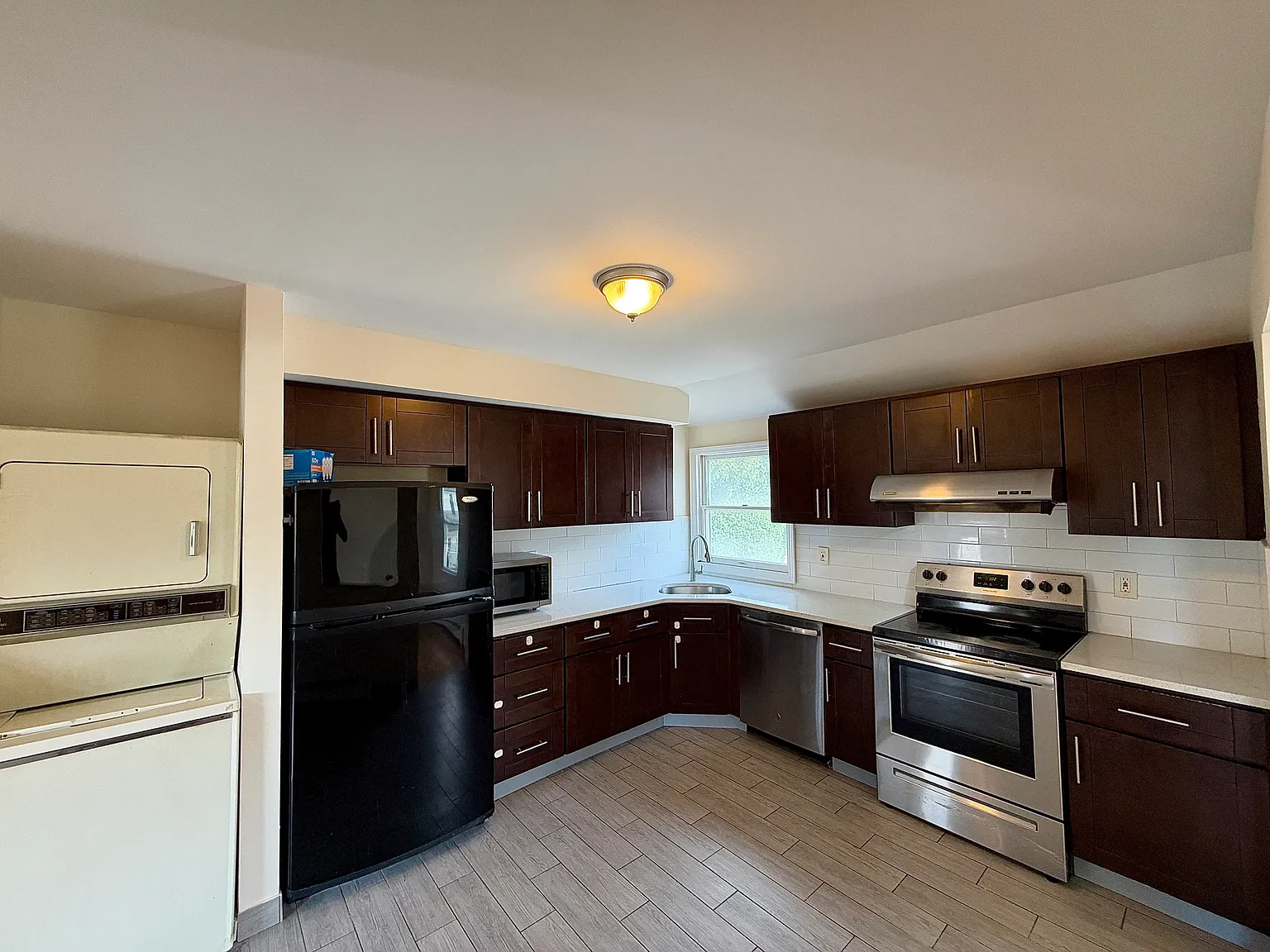 3 bed, 1200 sqft, $3,600 — Photo 4