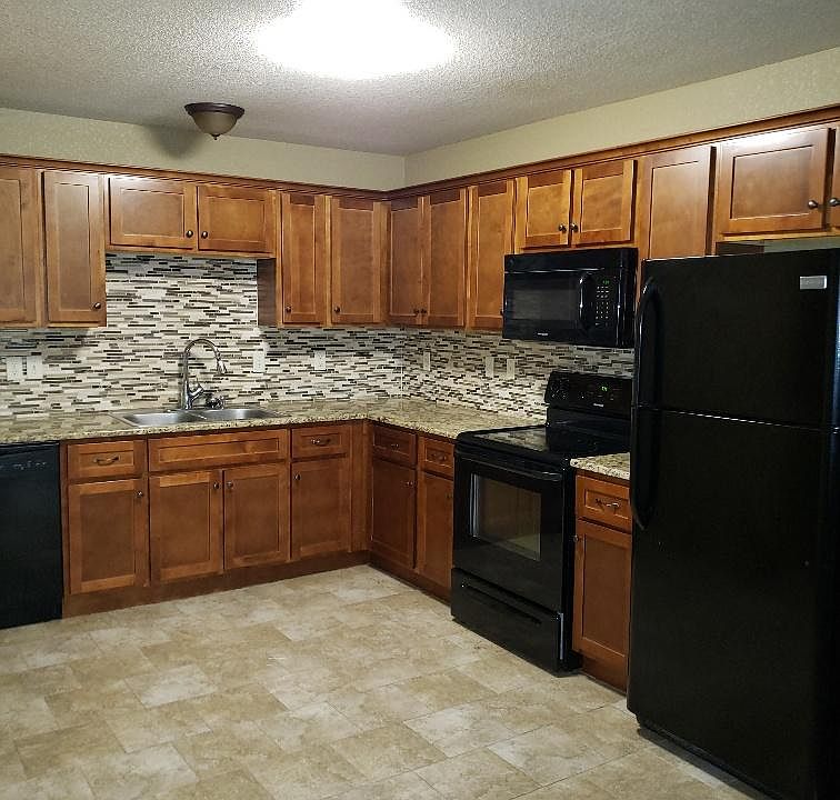 1st image of 111 SW Rose Garden Ln