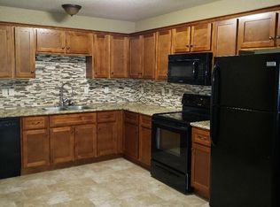111 SW Rose Garden Ln, Blue Springs, MO 64064