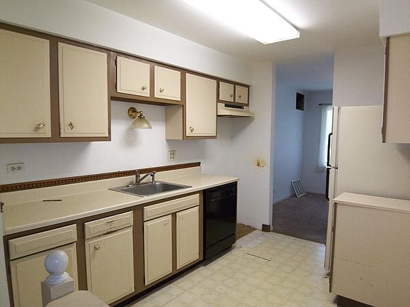 2nd image of 3012 Roberts Dr APT 6