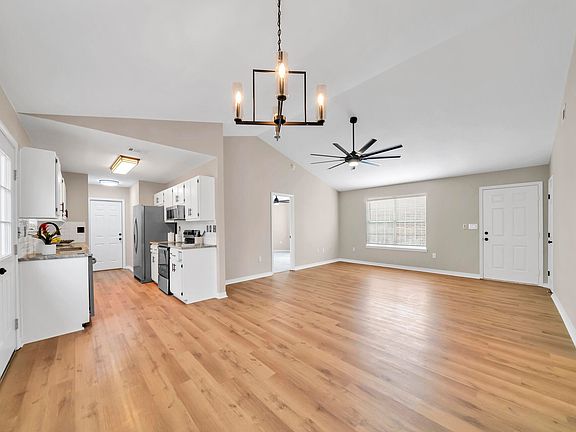 3rd image of 5579 Pine Lake Dr