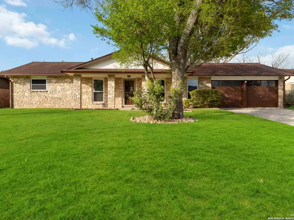 208 SUNCLIFF DR, Universal City, TX 78148