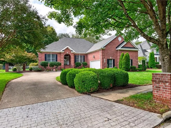 2208 Souverain Ln, Virginia Beach, VA 23454