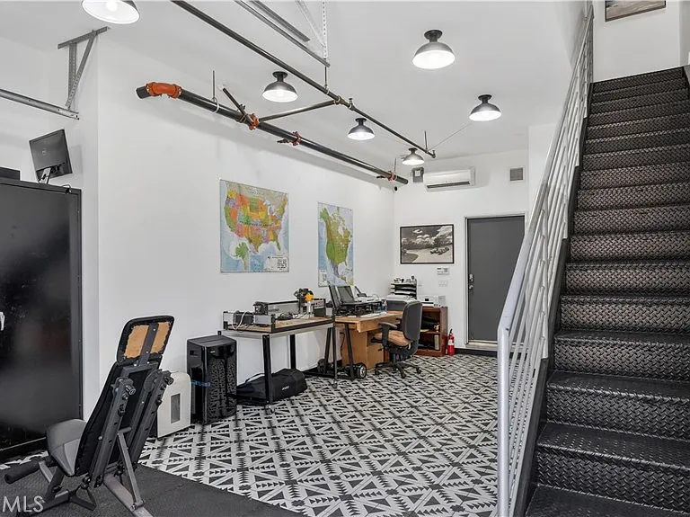 728 N Santiago St — Photo 25