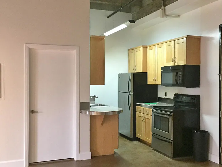 312 W 5th St #404 — Photo 5