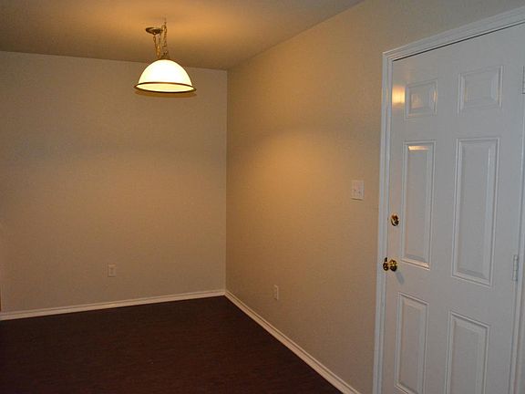 3rd image of 305 Briar Cir E