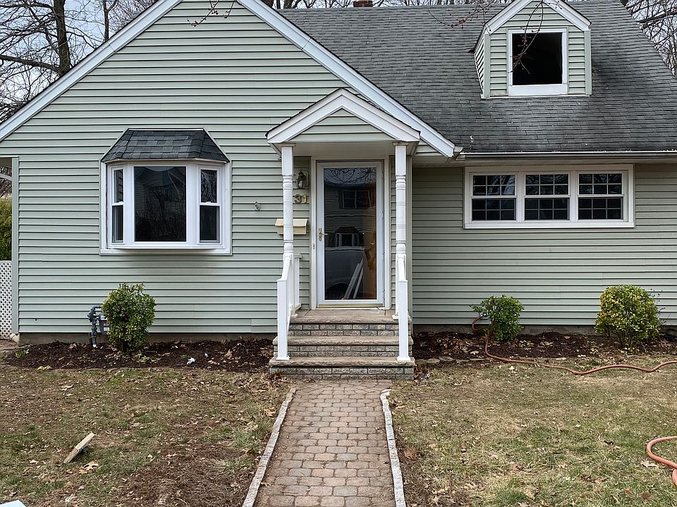 1st image of 31 Chadwick Dr