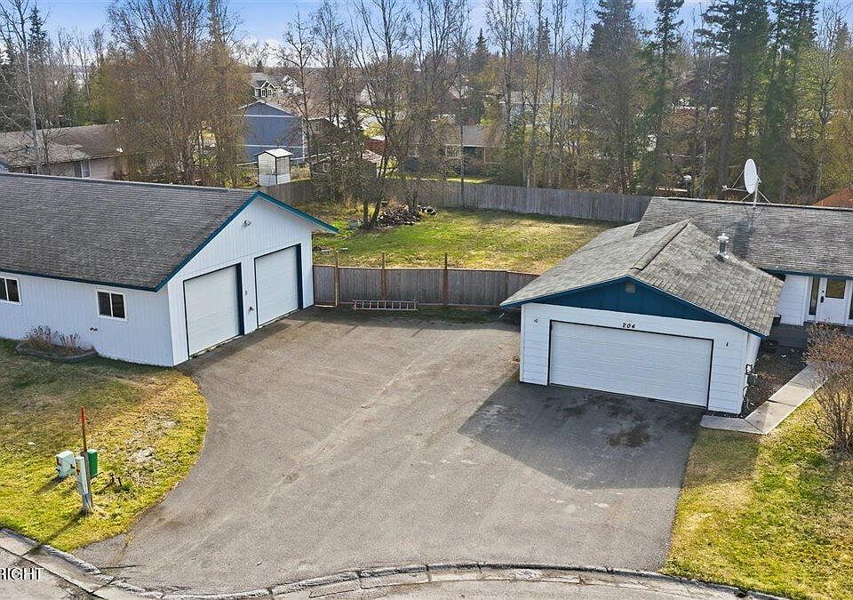 1st image of 204 Pamela Ct