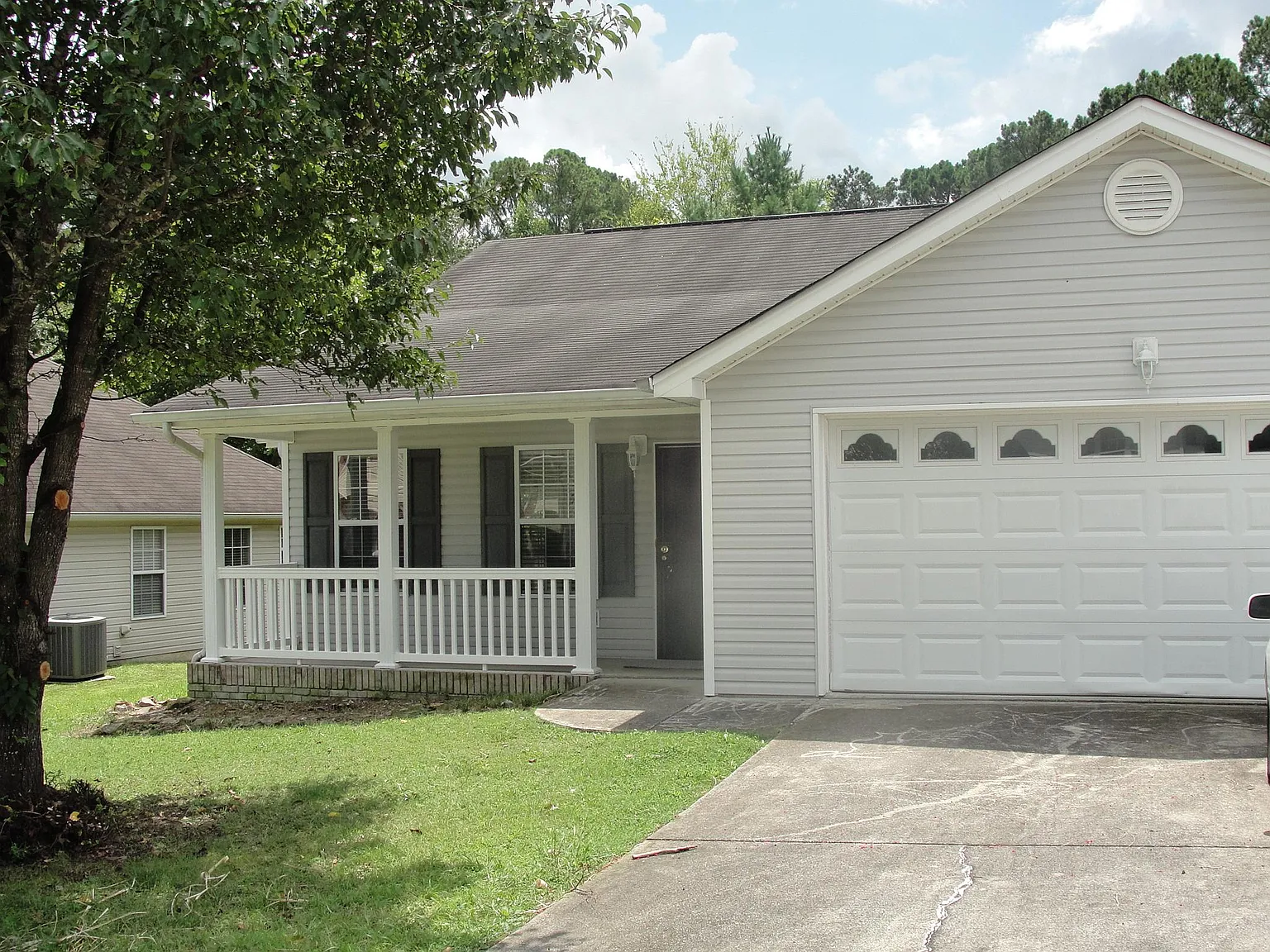 3 bed, 1.5 bath, 1328 sqft, $2,000 — Photo 1