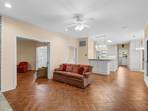 3rd image of 2510 Oak Rdg