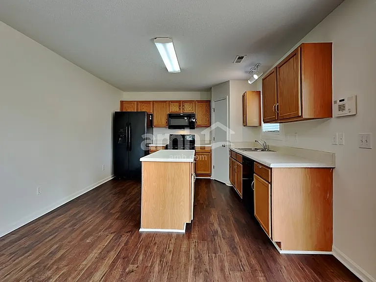 808 Topsail Dr — Photo 3