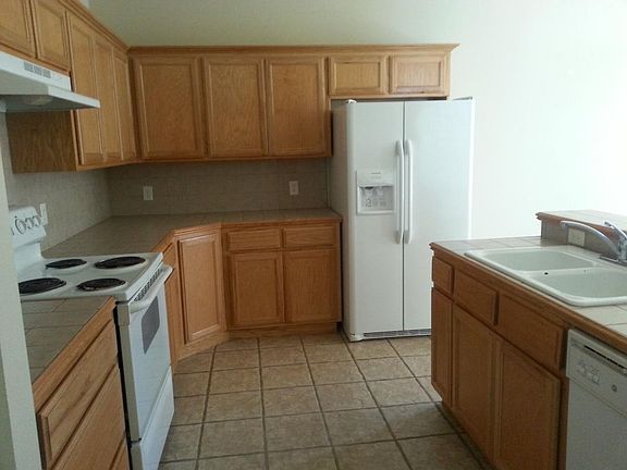 4th image of 4016 Queens Dr