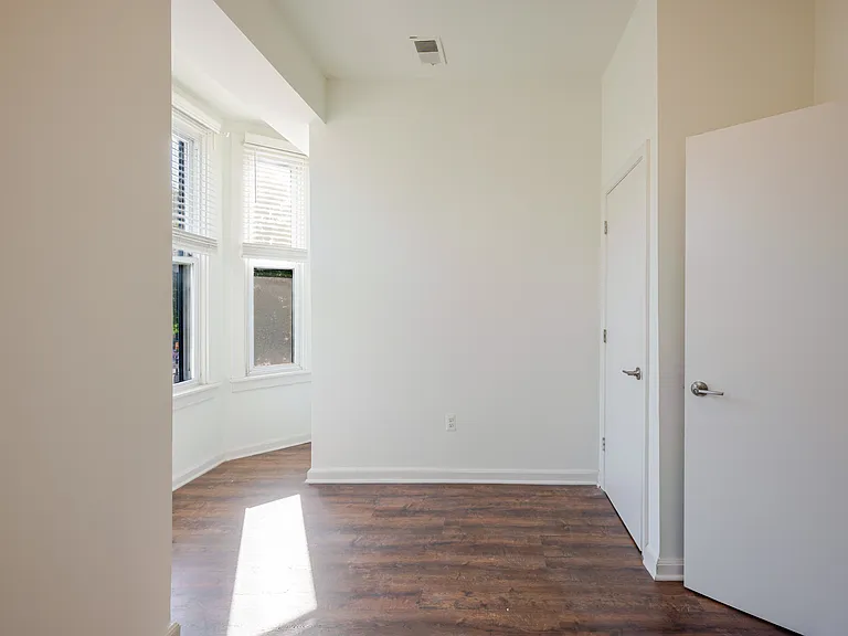 650 D St SE #2 — Photo 16
