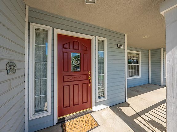 3rd image of 1294 Oxford Way