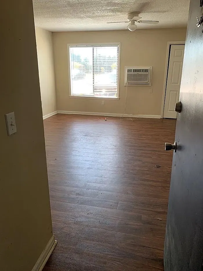 Studio, 1.0 bath, $650 — Photo 3