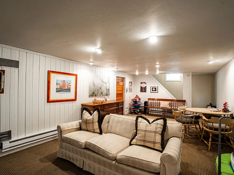 6014 N Kent Ave — Photo 35