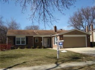 384 Cottonwood Ln, Naperville, IL 60540