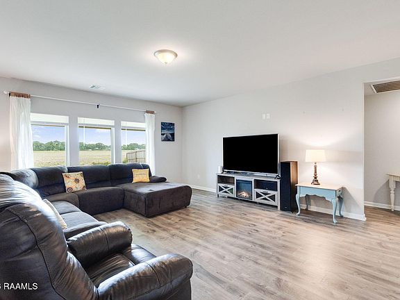 4th image of 6910 Spring Lake Dr