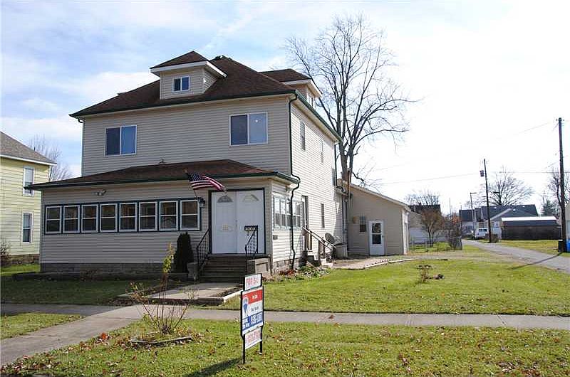 1st image of 325 E 9th St