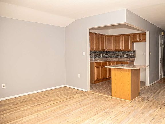 4th image of 21917 Edgewood Ave #2