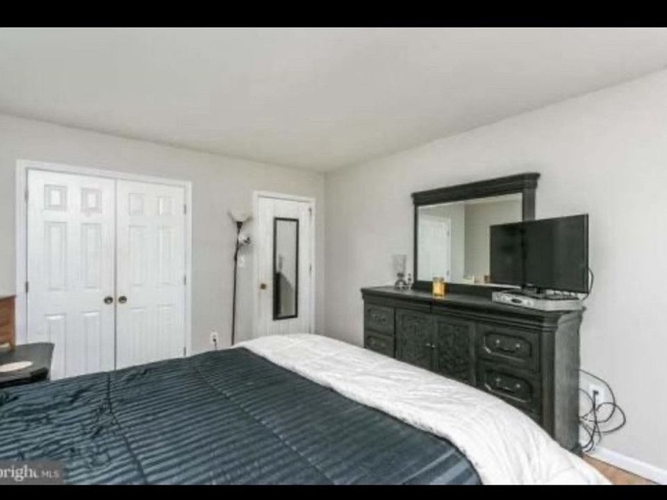 2nd image of 11 Chapmanview Ct
